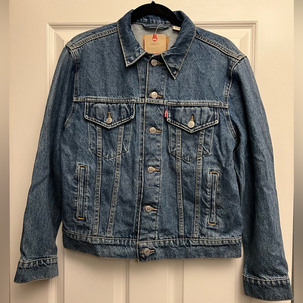 NWT Women’s Levi’s Ex-boyfriend Trucker Jacket size M Concrete Indigo
